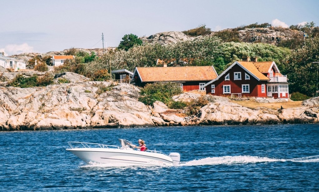 Two people enjoying a speedboat ride in Sweden