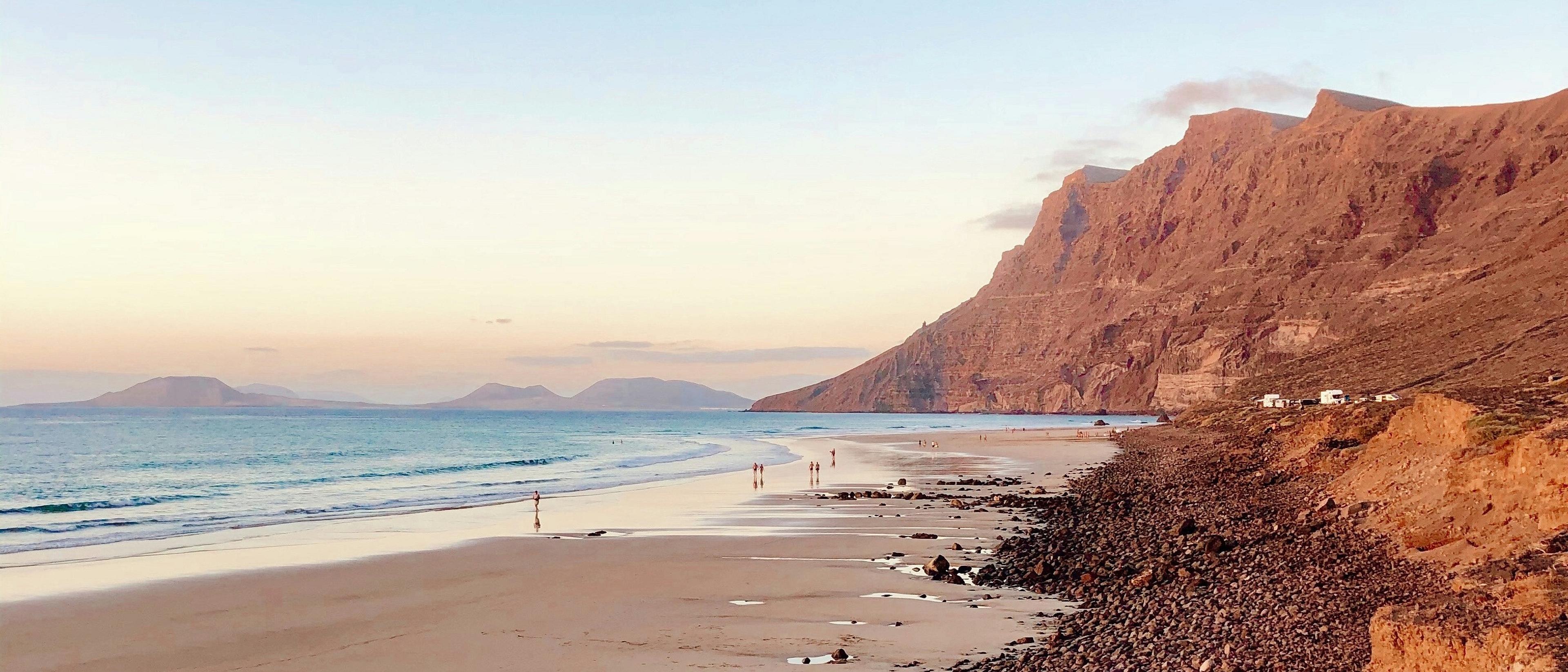 Lanzarote 🏝️ in £70s rtn 