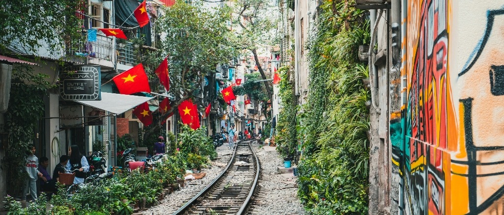 Hanoi, Vietnam 🇻🇳 in $860s-$880s RT 