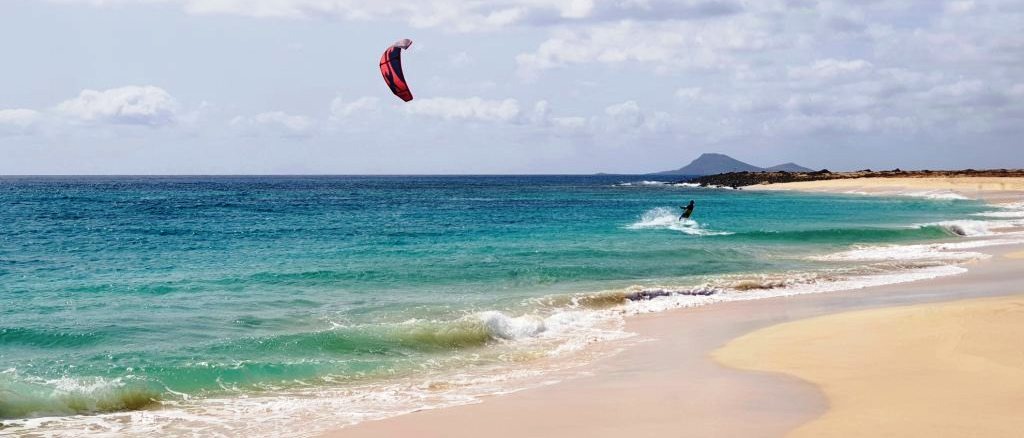 Cape Verde, Curaçao, Santorini and more 🌴 in €210s-€470s rtn