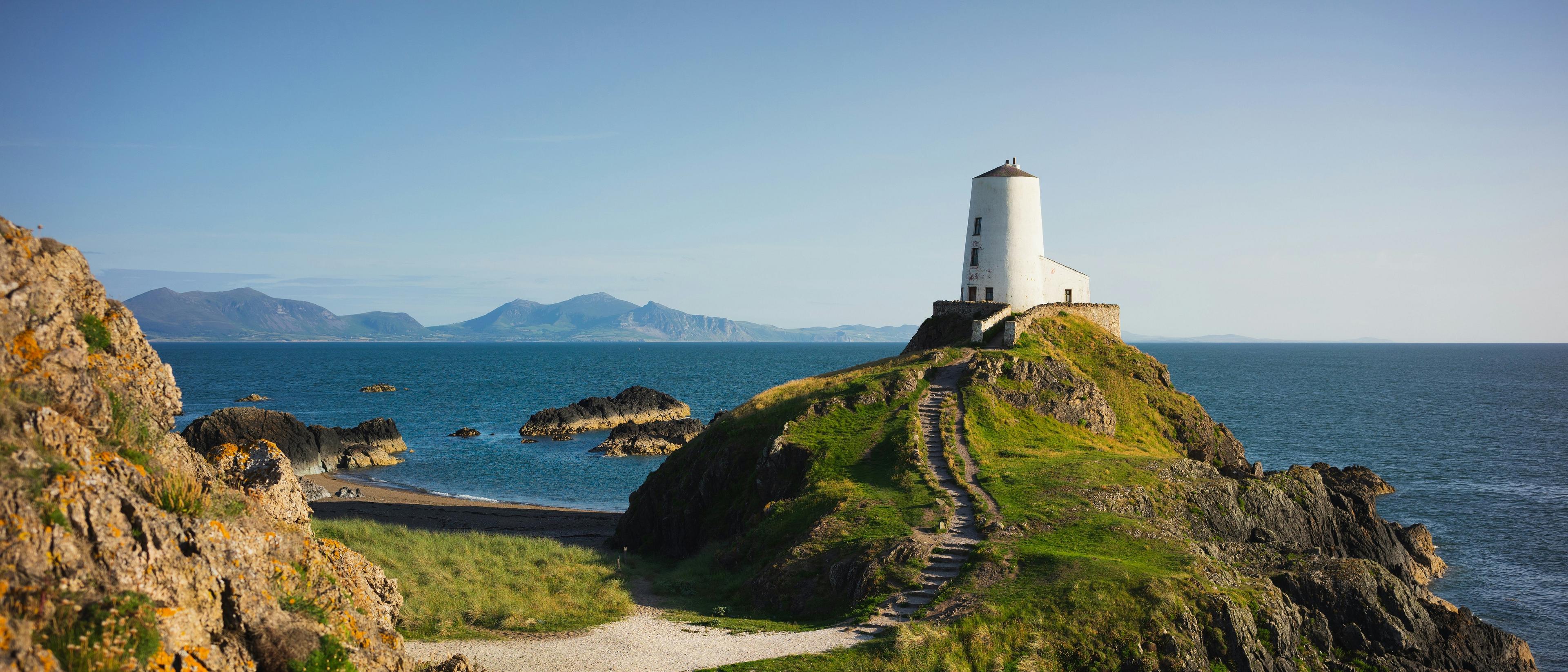 Wales ⛰️ at $660 RT