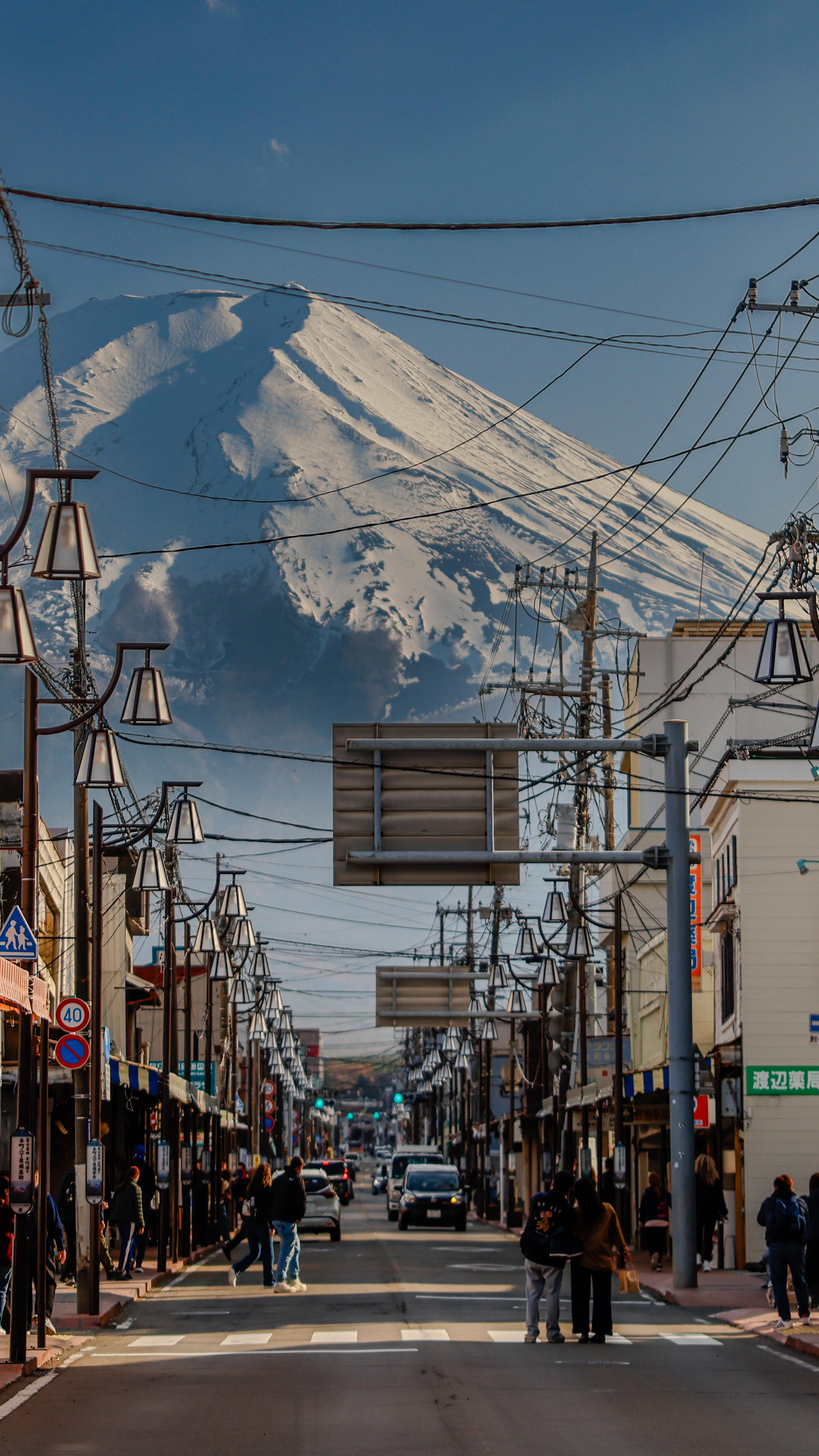 Dodgin traffic for a glimpse of Fuji