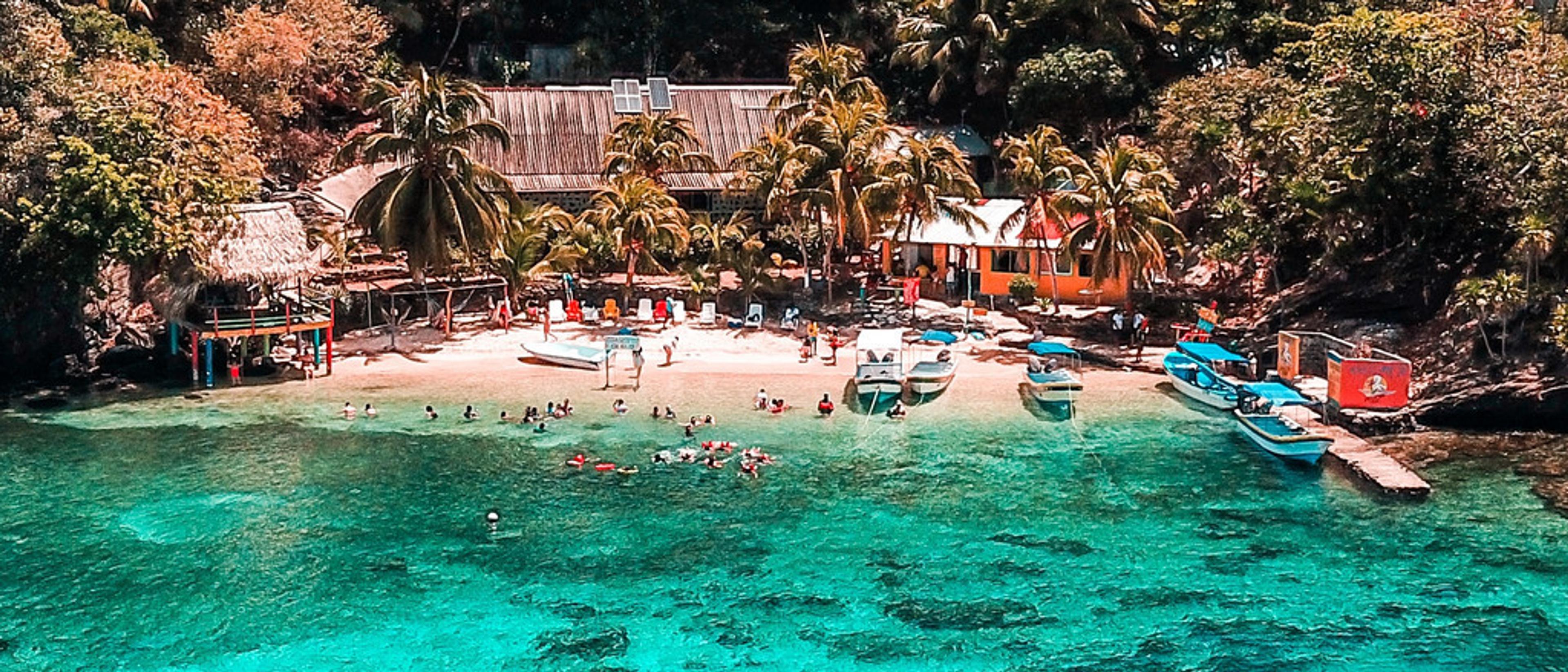 Roatán, Honduras  in €560s-€570s rtn 