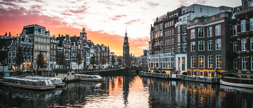 Amsterdam  in $910s-$990s RT