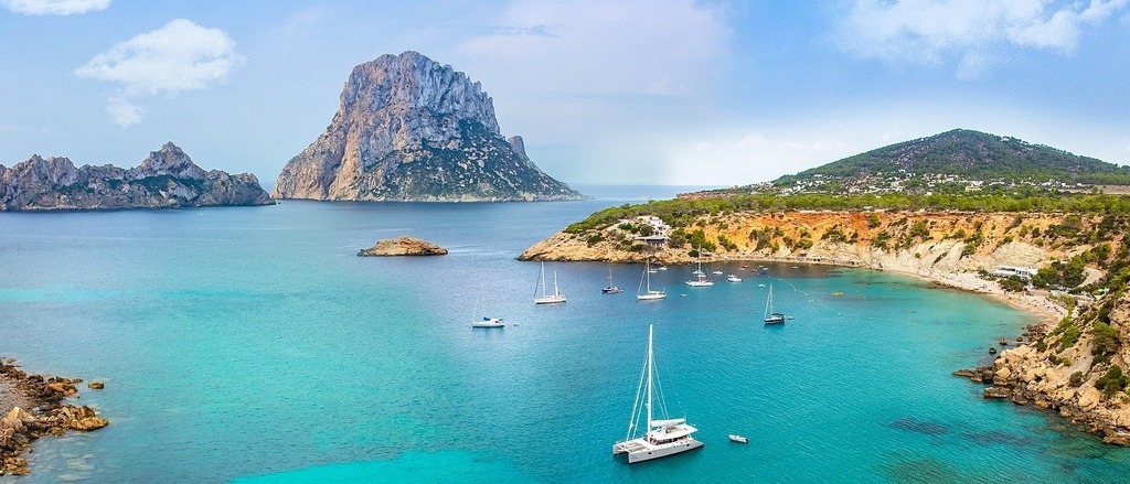 Ibiza 🏝️ in £30s-£50s / €30s-€40s rtn 