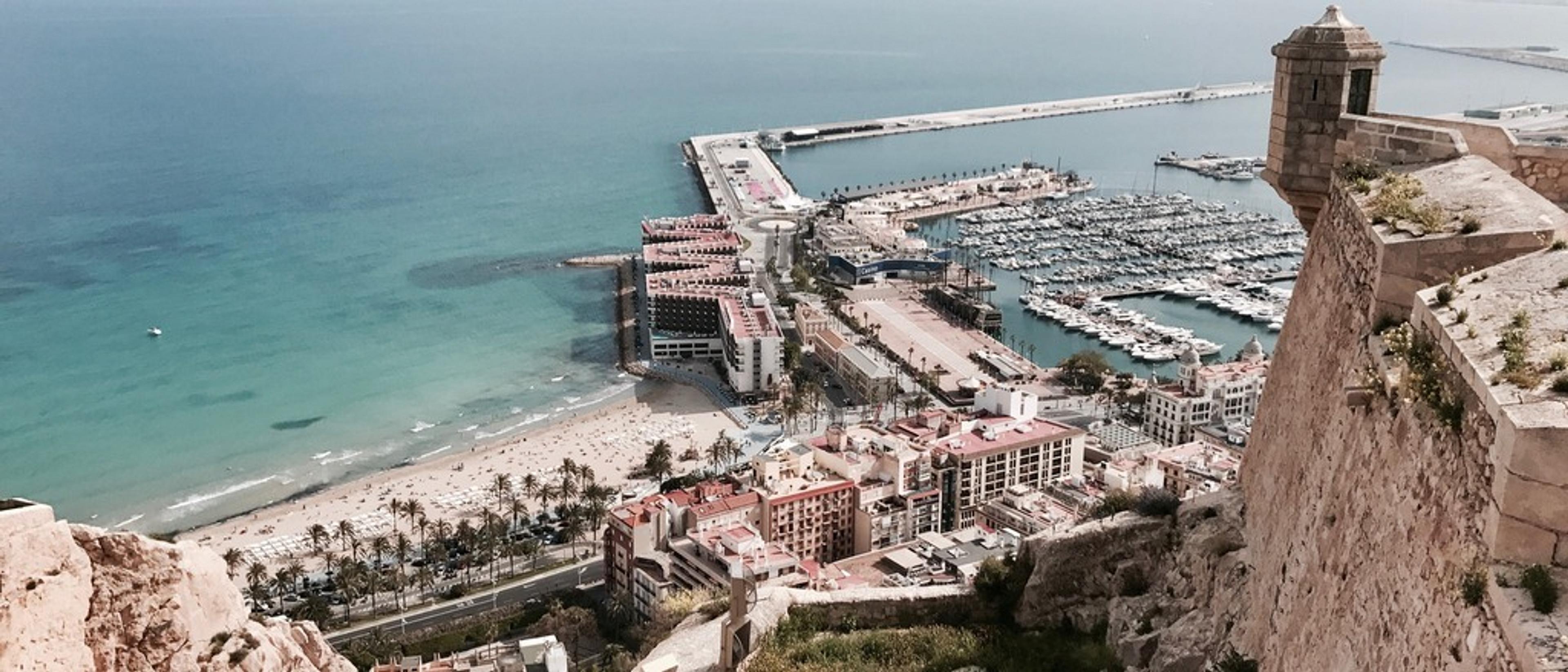 Alicante 🌞 in €130s-€190s rtn 