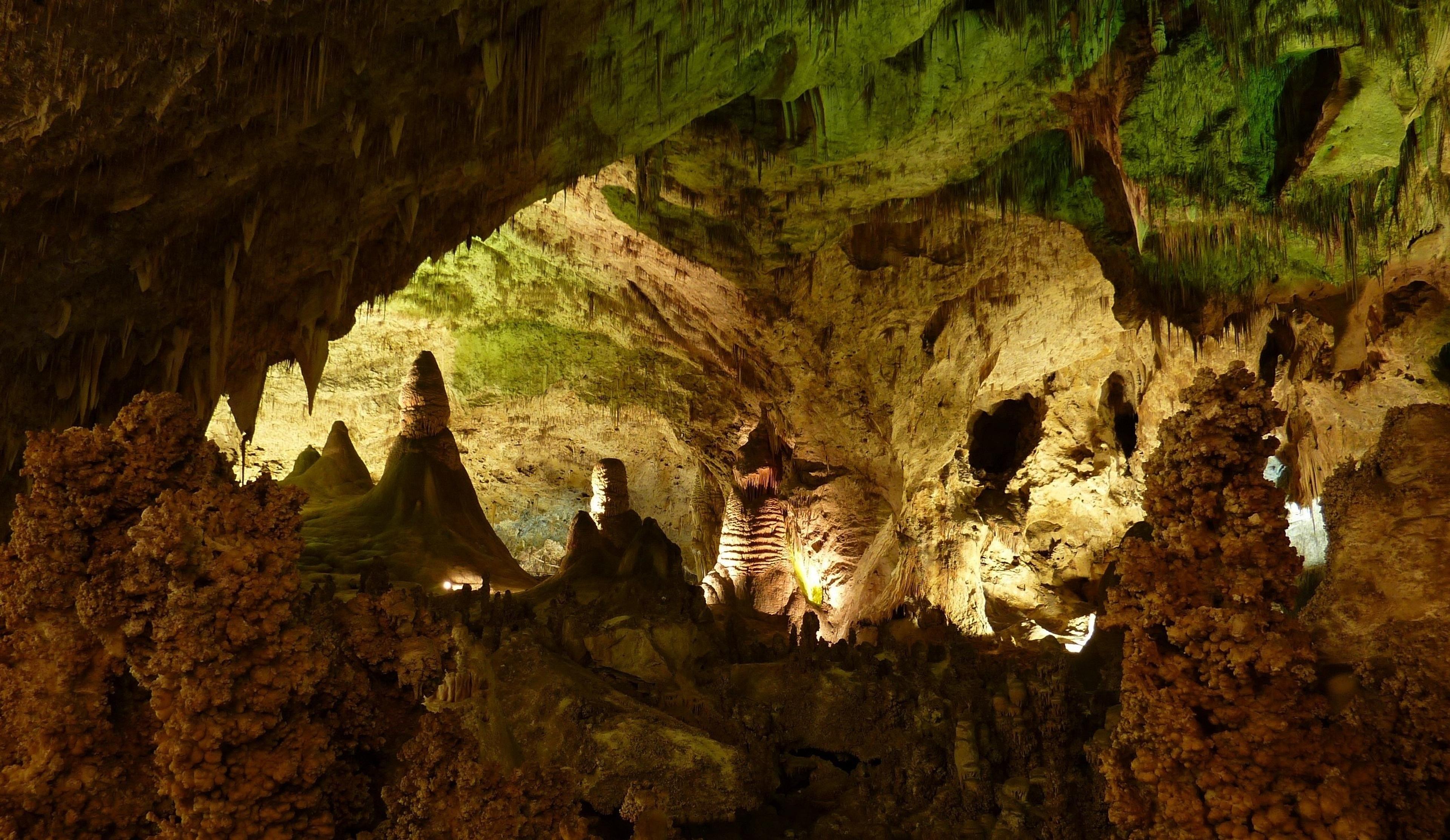 A mesmerizing view of stalactites and stalagmites in Carlsbad Caverns, New Mexico.