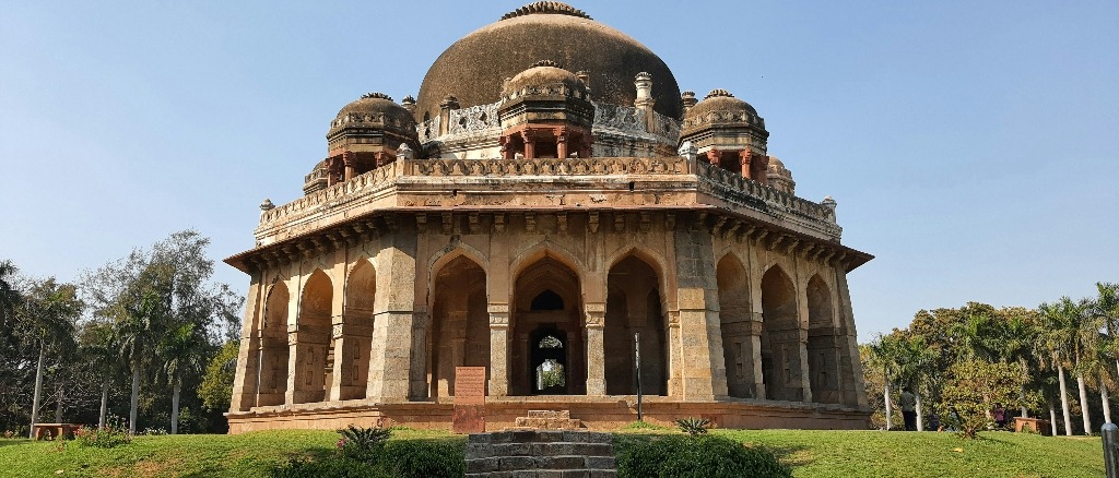 New Delhi  in €910s-€1180s rtn