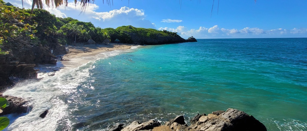 Roatán Island 🤿 in $350s-$510s RT