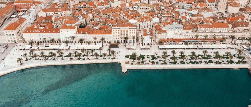 Split 🌊 in €60s-€80s rtn 