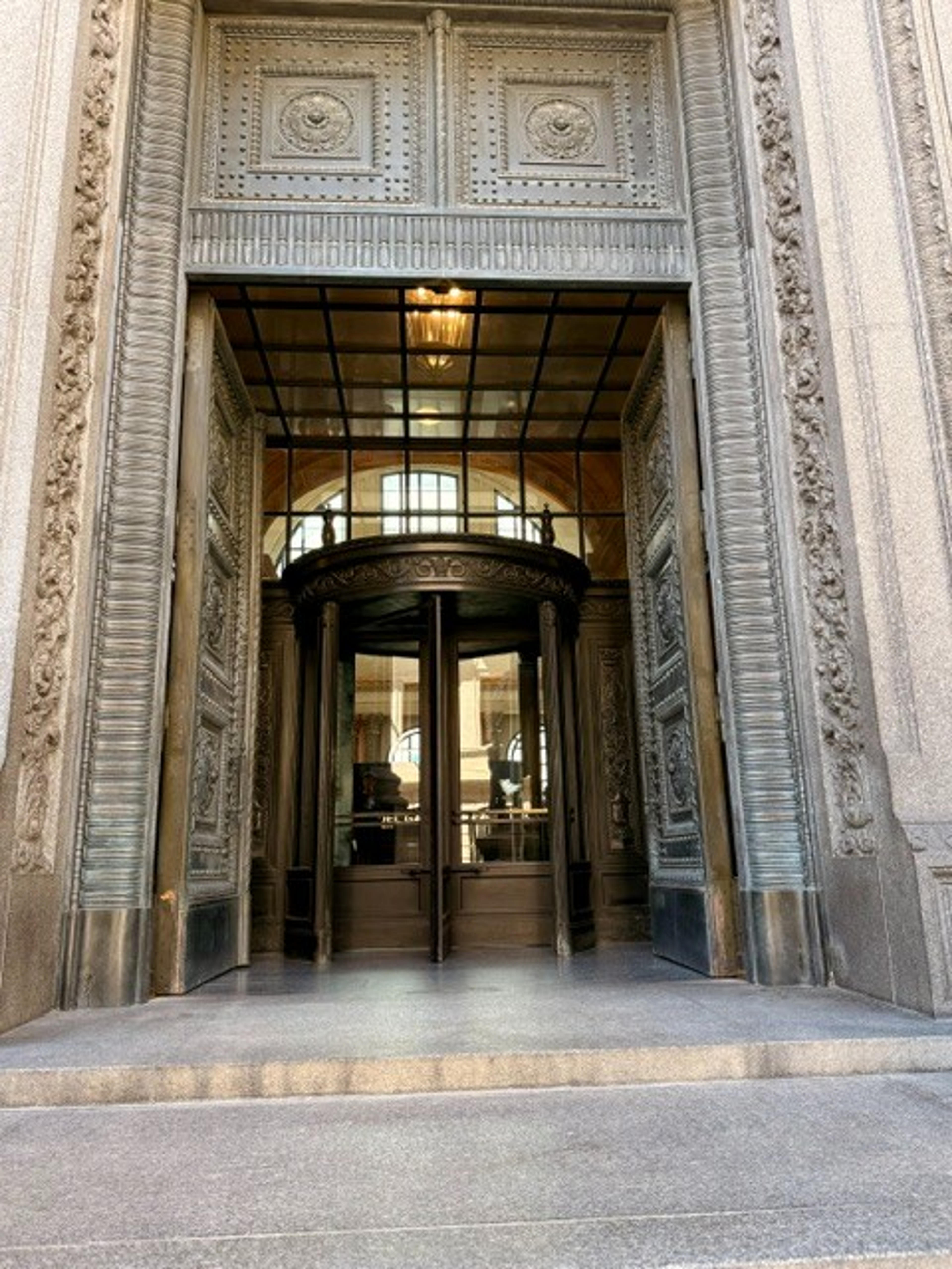 An ornate revolving door entrance leads into a historic bank in Montevideo.