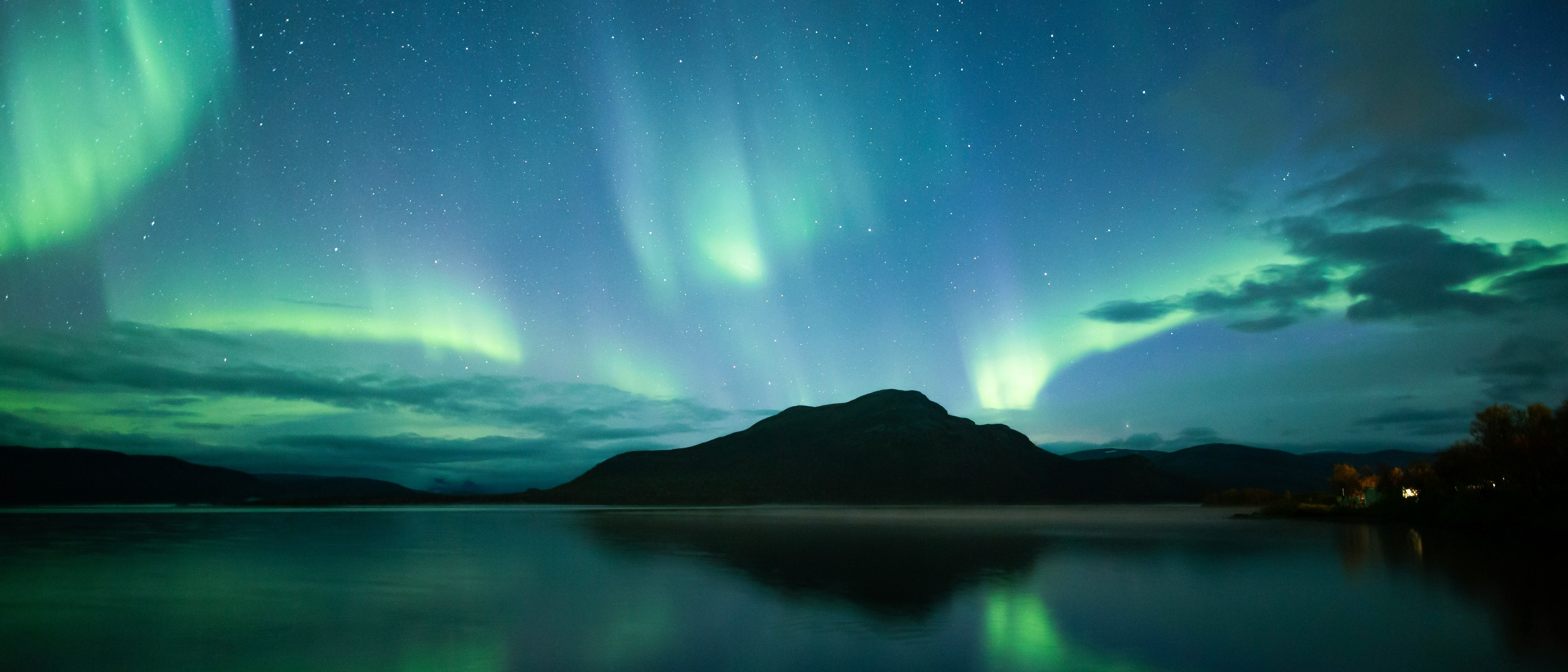 Green and blue auroras 